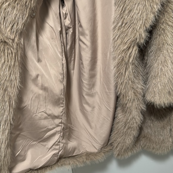 H&M faux fur jacket - Picture 3 of 4